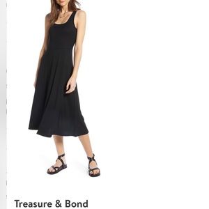 Scoop neck sleeveless dress